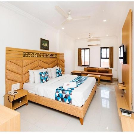 Hotel Galaxy Surat Luaran gambar