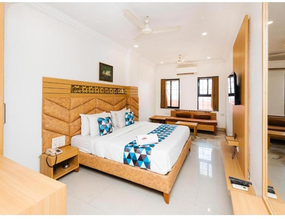 Hotel Galaxy Surat Luaran gambar