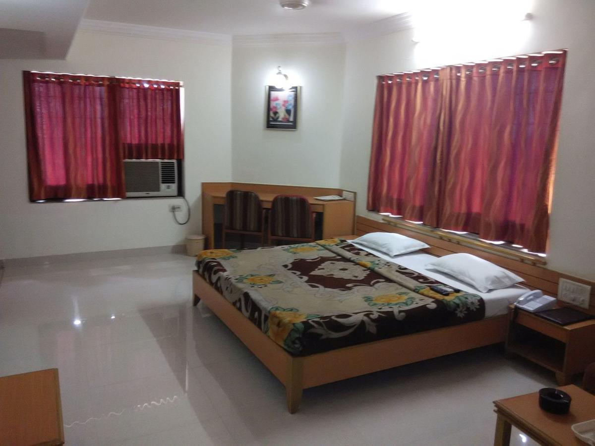 Hotel Galaxy Surat Luaran gambar