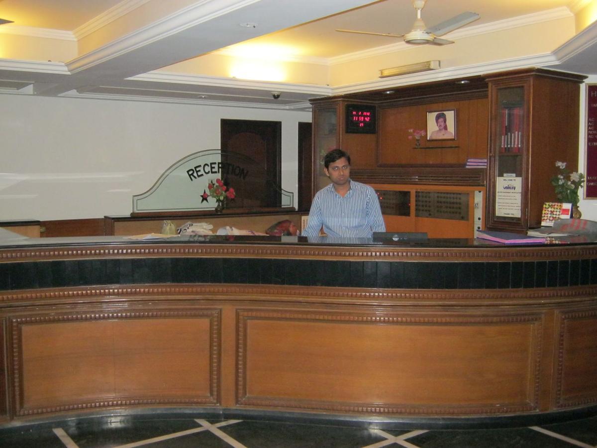Hotel Galaxy Surat Luaran gambar